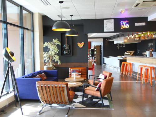Гостиная зона в ibis Beauvais Aéroport