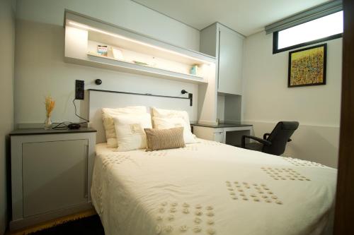 Modern Studio with Kitchen & Secure Parking in Funchal