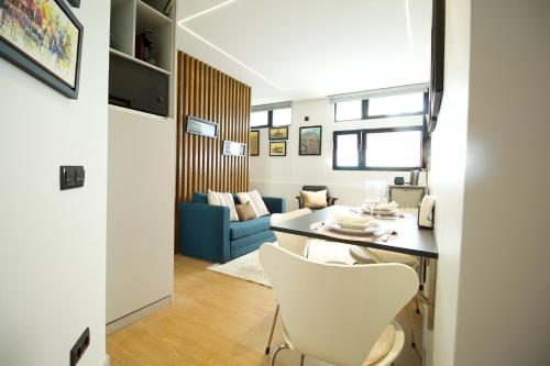Modern Studio with Kitchen & Secure Parking in Funchal