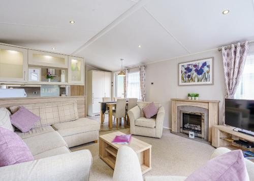 Ruang duduk di Calthwaite Hall Lodges