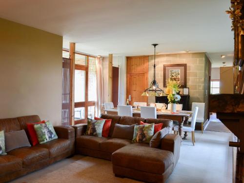 a living room with a couch and a dining room at Arne Barn in Arne