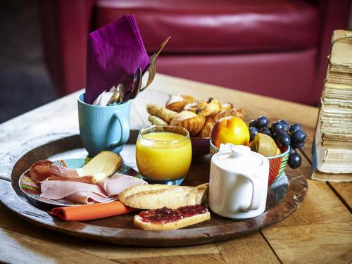 Jídlo v hotelu nebo okolí