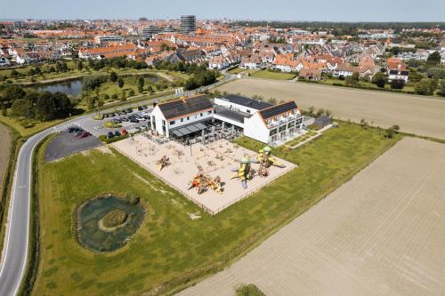 an overhead view of a building with a group of people at Hotel De Zes Bochten in Knokke-Heist