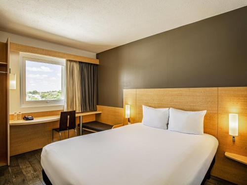 Una cama o camas en una habitación de Ibis Merida