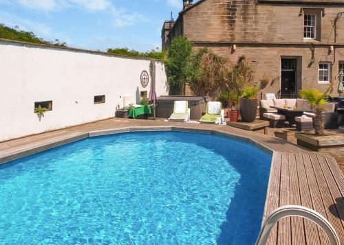 Kolam renang di atau dekat dengan Calthwaite Hall Lodges