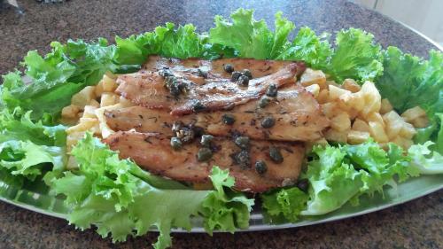 インの敷地内または近くでの食事または食べ物