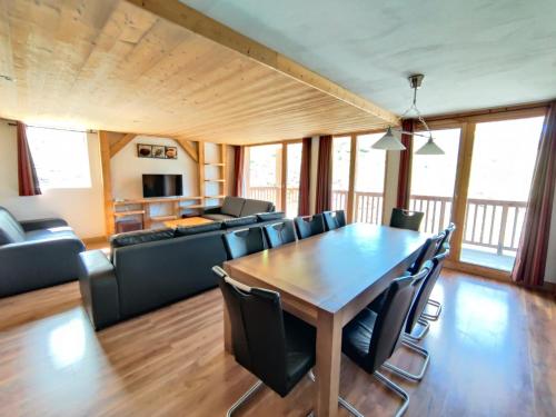 a dining room and living room with a table and chairs at Chalet des Neiges : La Cime Des Arcs in Arc 2000