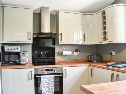 Dapur atau dapur kecil di Hare Cottage