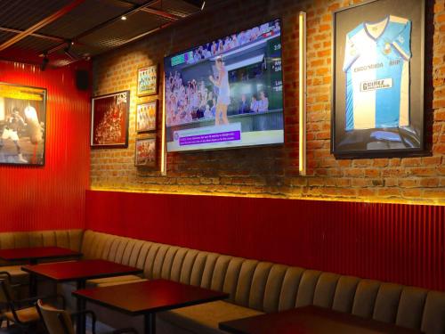 a restaurant with a tv on a brick wall at ibis Antofagasta in Antofagasta