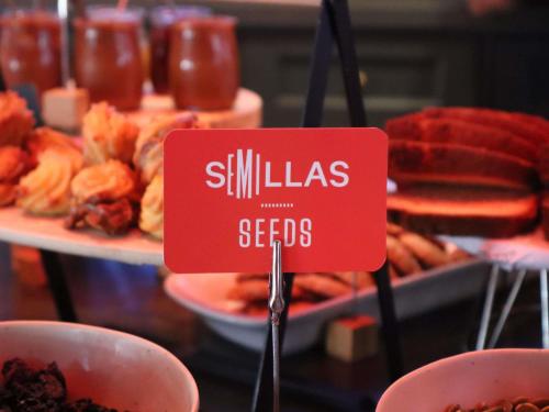 a sign in front of a buffet of food at ibis Antofagasta in Antofagasta