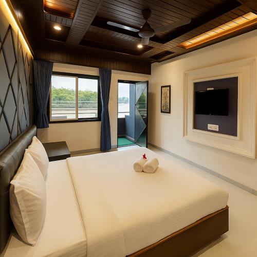 Voodi või voodid majutusasutuse River Splash Resort,Karjat toas