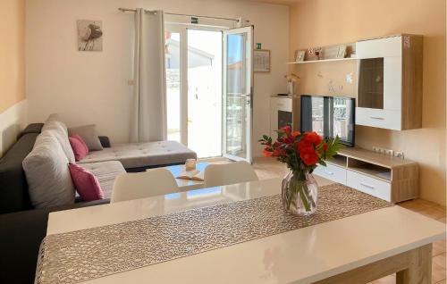 Cozy Home In Okrug Gornji With Sauna