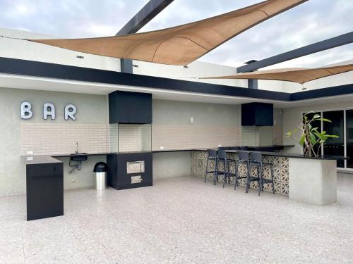 a building with a bar in the middle of it at Tu Oasis en el Centro in Santa Cruz de la Sierra