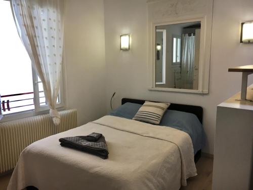 Small House in Belleville Paris