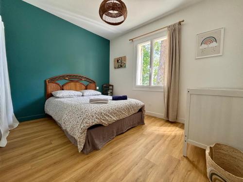 Ένα ή περισσότερα κρεβάτια σε δωμάτιο στο Maison au Jude