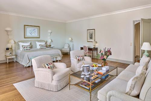 a living room with white furniture and two beds at Château Saint-Martin & Spa, Oetker Hotels in Vence
