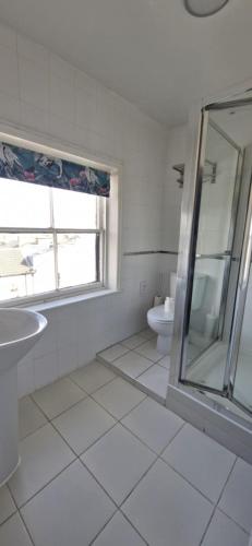 Un baño de LilyRose Hotel
