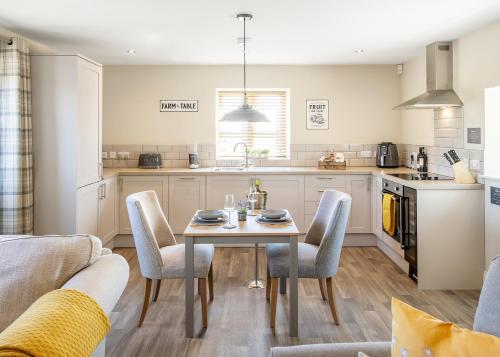 Dapur atau dapur kecil di Woad Mill Barns