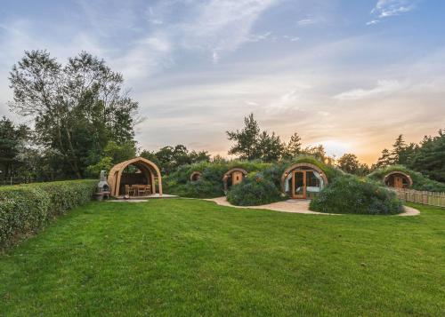 Taman di luar Luckington Burrows