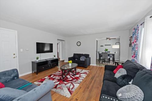 a living room with a couch and a table at Spacious 2 bedroom apartment in cincinnati in Cincinnati