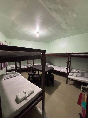 Ένα ή περισσότερα κρεβάτια σε δωμάτιο στο Mischa Hostel