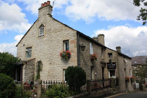 an old stone building with flowers on it at Ramblers Rest in Castleton