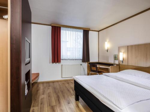 Postel nebo postele na pokoji v ubytování ibis Hotel Eisenach