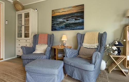 a living room with two chairs and a table at 2 Bedroom Beautiful Home In Gressvik in Slevik