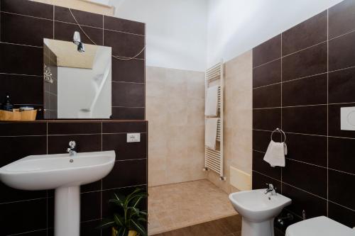a bathroom with a sink and a toilet at Masseria La Lizza - Ospitalità Rurale in Lecce