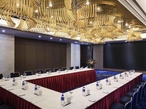 a large conference room with a long table and chairs at Pullman Beijing South in Daxing