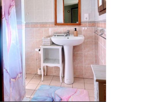 a bathroom with a sink and a mirror at chambre et salle de bain privé s'ouvrant sur terrasse, jardin et cuisine d'été in Quillan