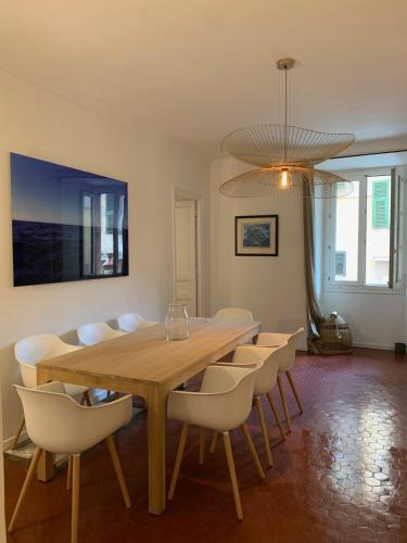 Exceptional Location Beaches Cours SALEYA