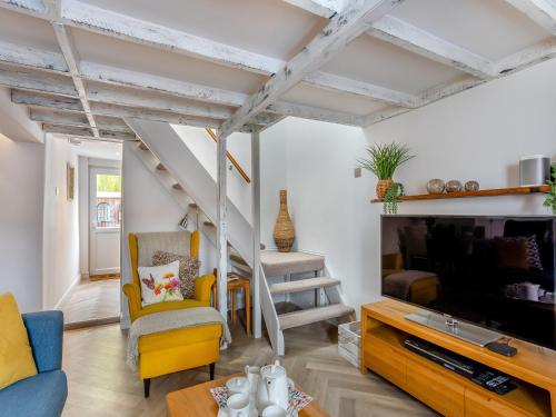 TV a/nebo společenská místnost v ubytování Chaff Cottage