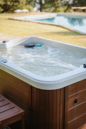 a bath tub filled with water in a yard at Casa Malcata by Portus Alacer - Quinta Fonte Fria in Carreiras