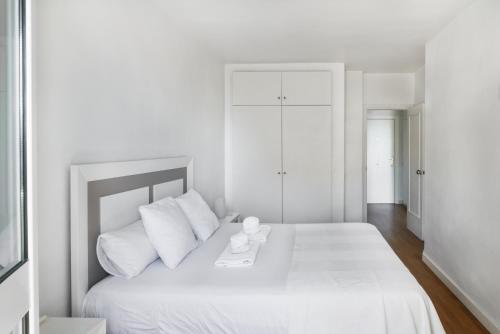 Fantastic seaviews & pool, close to the beach