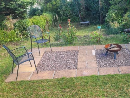 two chairs and a fire pit in a yard at The Laurels in Goodwick