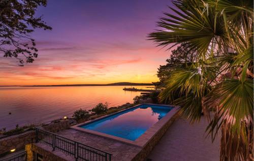 7 Bedroom Amazing Home In Kosljun