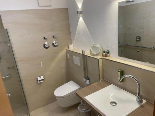 Ένα μπάνιο στο Penthouse Seeblick