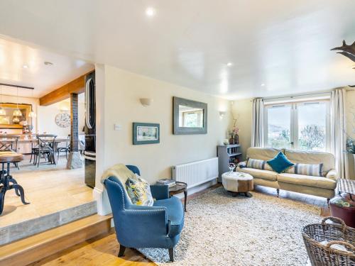 Posezení v ubytování Hillcrest Cottage