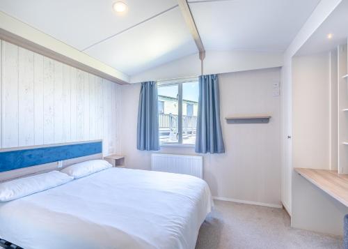 Ένα ή περισσότερα κρεβάτια σε δωμάτιο στο Coldstream Holiday Park