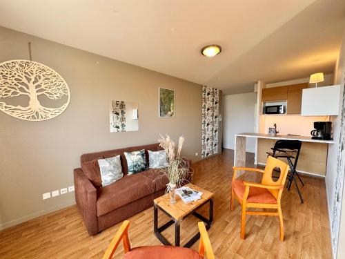 Η κουζίνα ή μικρή κουζίνα στο Le Saint Jean, Ouest de Rennes, avec balcon et stationnement