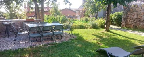 a table and chairs sitting in a yard at Home Dren in Prepotto