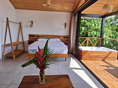 Una cama o camas en una habitación de Sunset Serenata