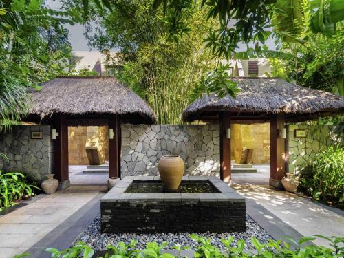 Сад в Pullman Oceanview Sanya Bay Resort & Spa