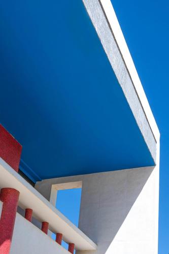 a blue ceiling in a house with red at Dar Syada Boutique Hotel Marrakech in Marrakech
