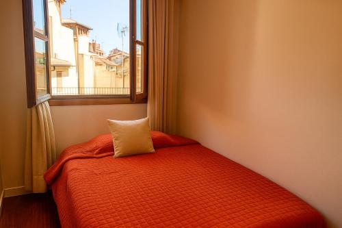 Postel nebo postele na pokoji v ubytování Smartmonki Sinagoga