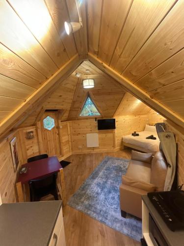 Χώρος καθιστικού στο Clogau Tree House Hot tub &sauna