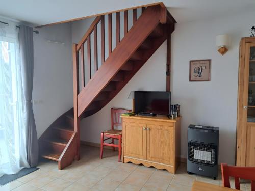 Μια τηλεόραση ή/και κέντρο ψυχαγωγίας στο Duplex Près Du Lac De La Raviège