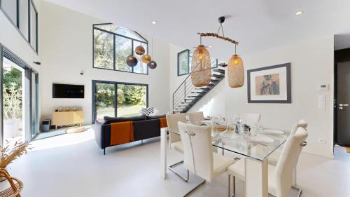 Μια τηλεόραση ή/και κέντρο ψυχαγωγίας στο expat renting - Le Lumineux - Villa Design - Wi-Fi
