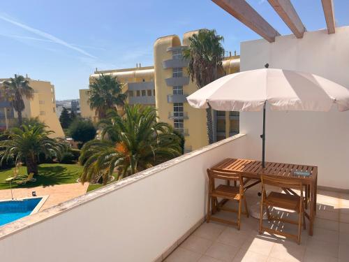 Pool View Balcony & Walk to beach, by TimeCooler